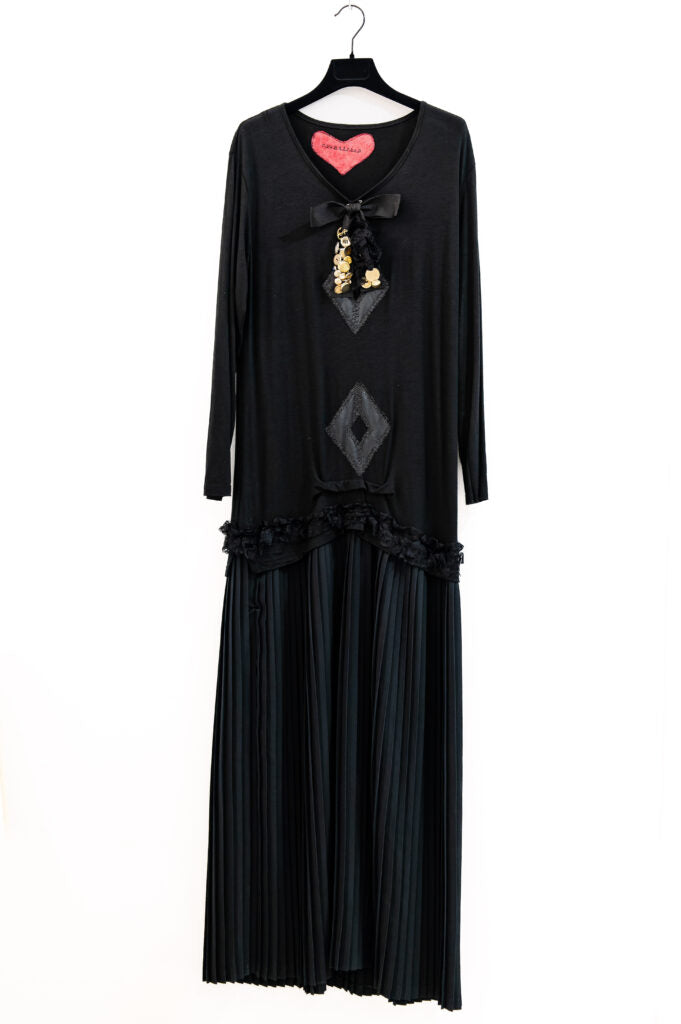 HALJINA “BACK TO BLACK“